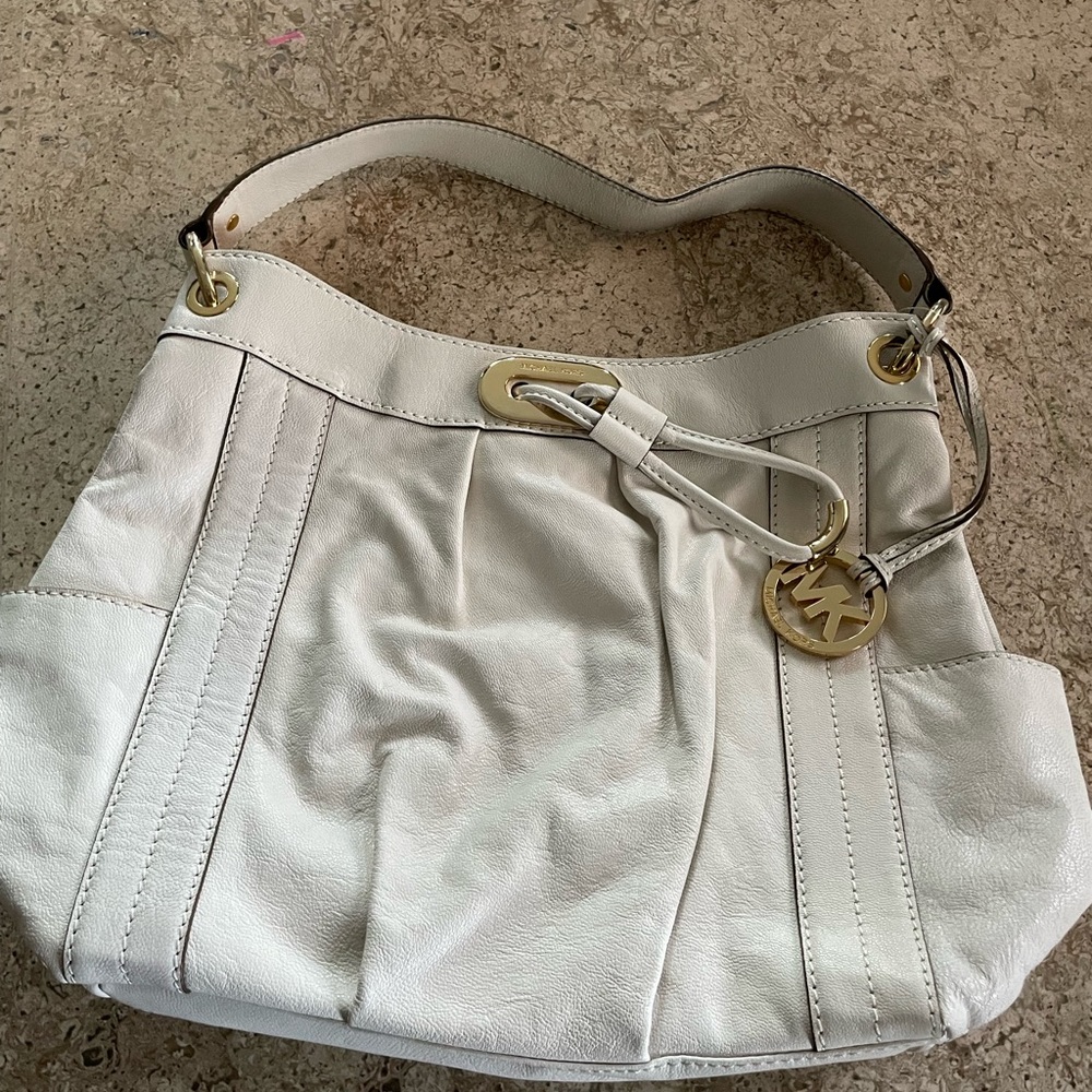 Michael Kors ivory shoulder bag . - Picture 1 of 4